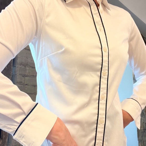 Banana Republic Tailored fit button down Size 4 - Picture 2 of 3